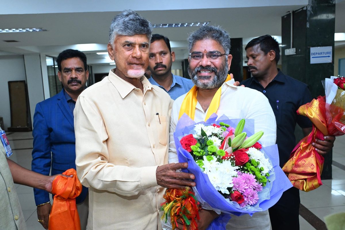 Talikota Hari Krishna welcoming TDP National President N. Chandrababu Naidu